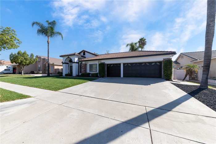 photo 1: 7585 Concord Avenue, Fontana CA 92336