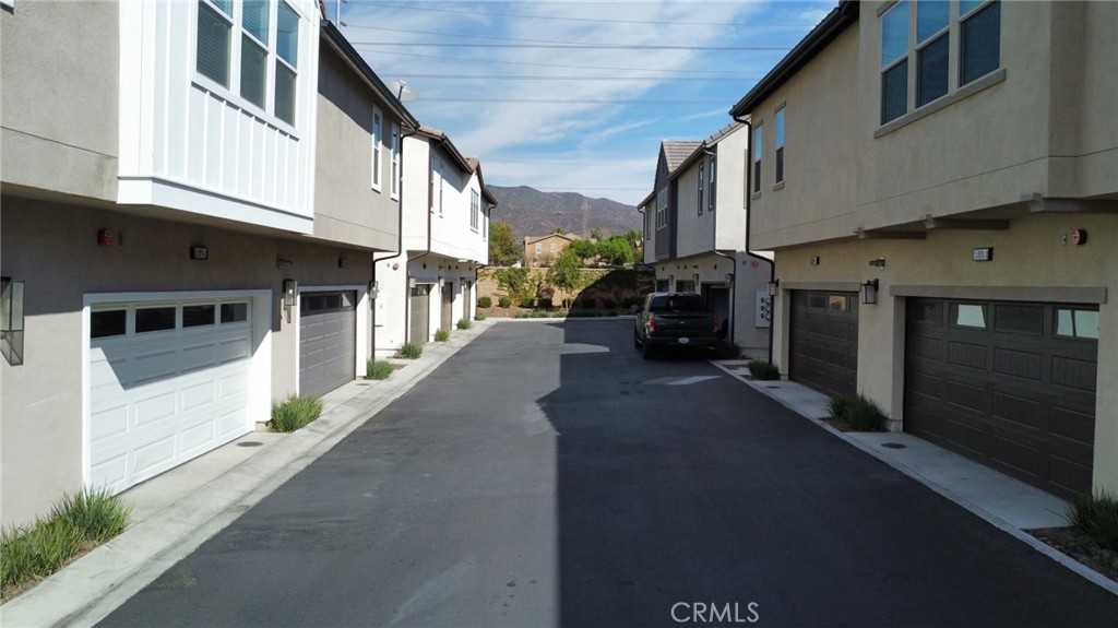 photo 2: 15974 Jamie Lane Unit 2, Fontana CA 92336