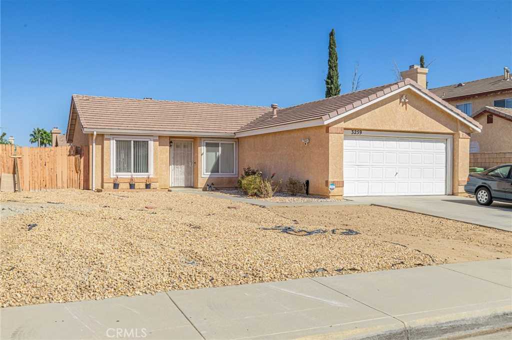 photo 1: 3259 E Avenue R4, Palmdale CA 93550