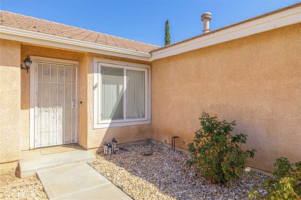 photo 3: 3259 E Avenue R4, Palmdale CA 93550