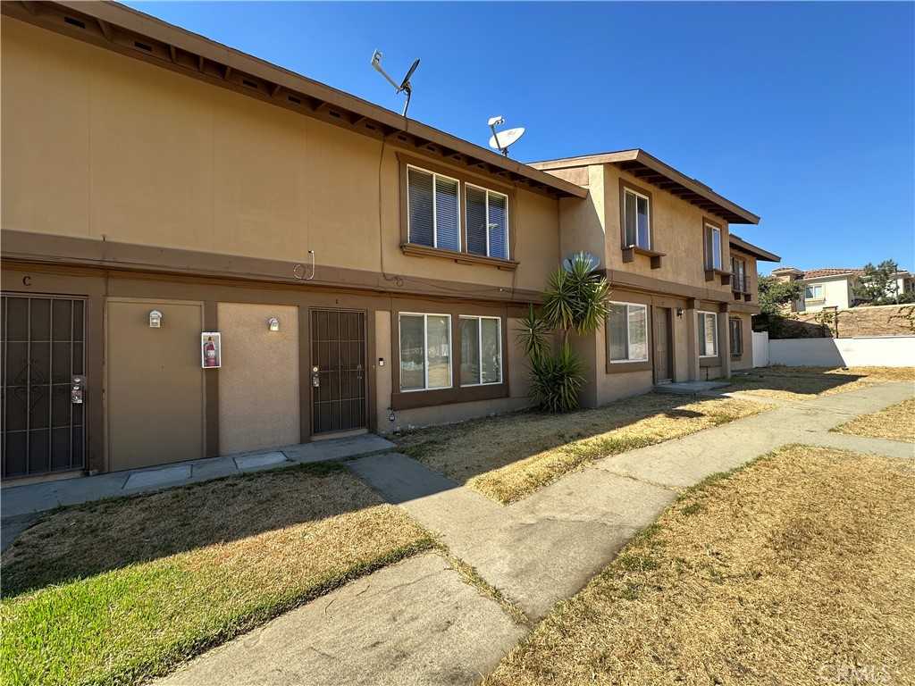 photo 3: 16830 Village Lane, Fontana CA 92336