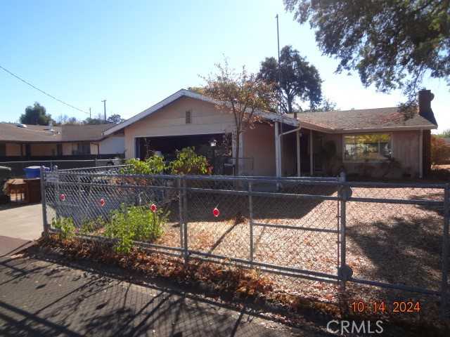 photo 1: 15185 Woodside Drive, Clearlake CA 95422