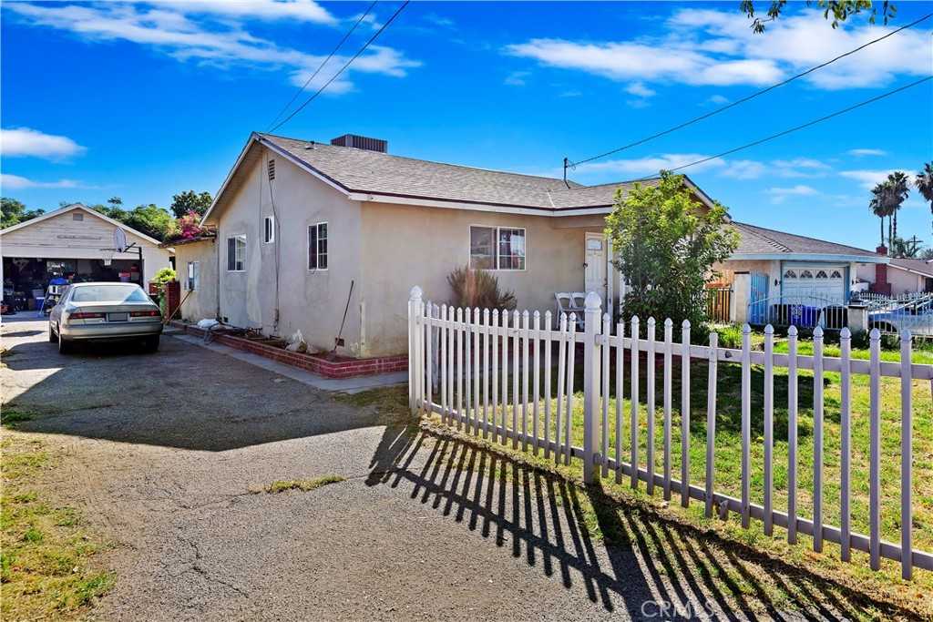 photo 2: 8963 Laurel Avenue, Fontana CA 92335