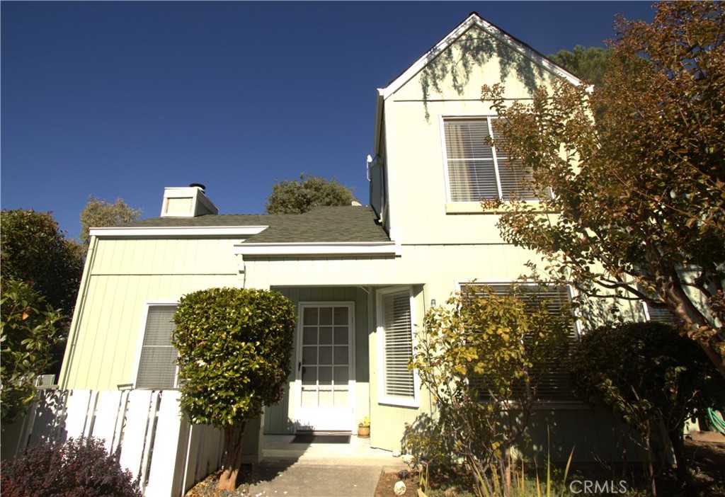 photo 2: 110 Marina Dr N, Lakeport CA 95453