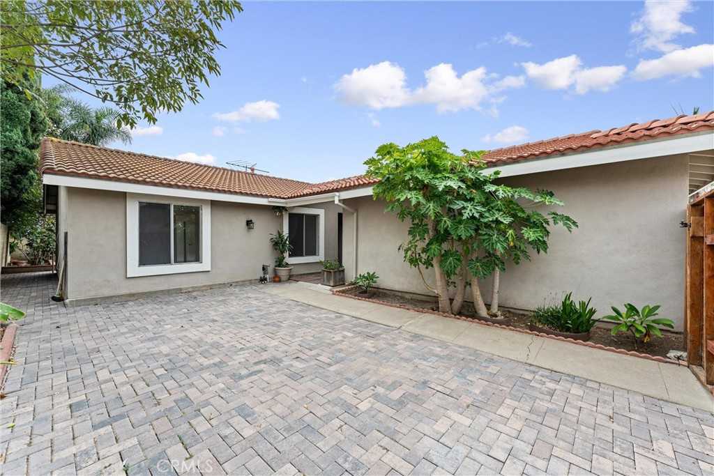 photo 3: 4892 Lindstrom Avenue, Irvine CA 92604