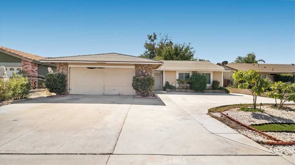 photo 1: 16655 Raymond Avenue, Fontana CA 92336