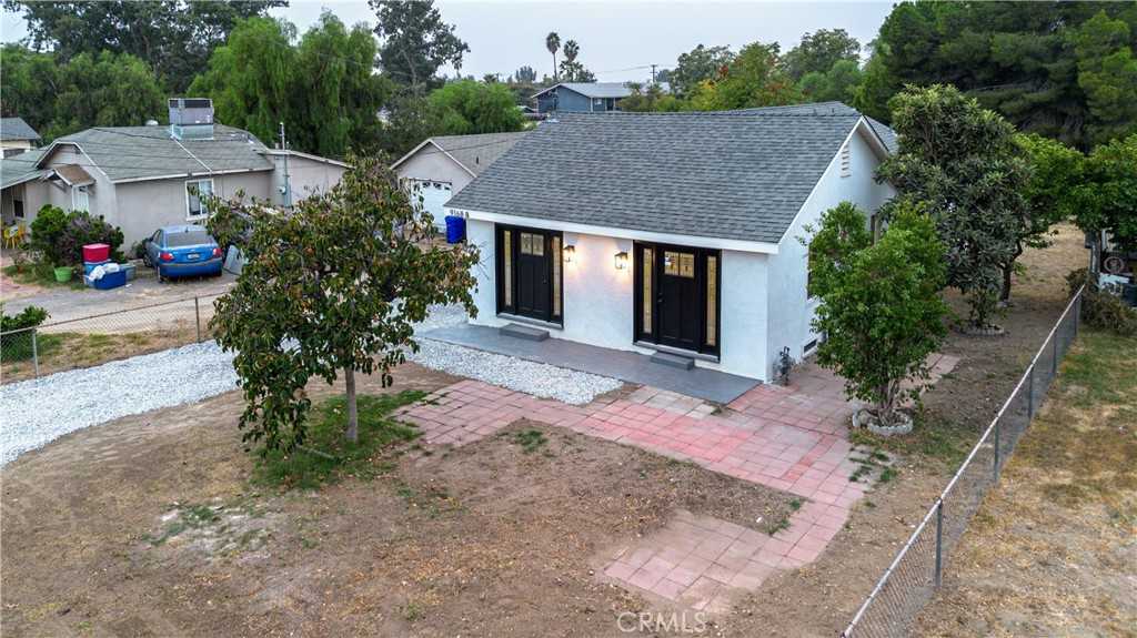 photo 2: 9168 Cypress Avenue, Fontana CA 92335