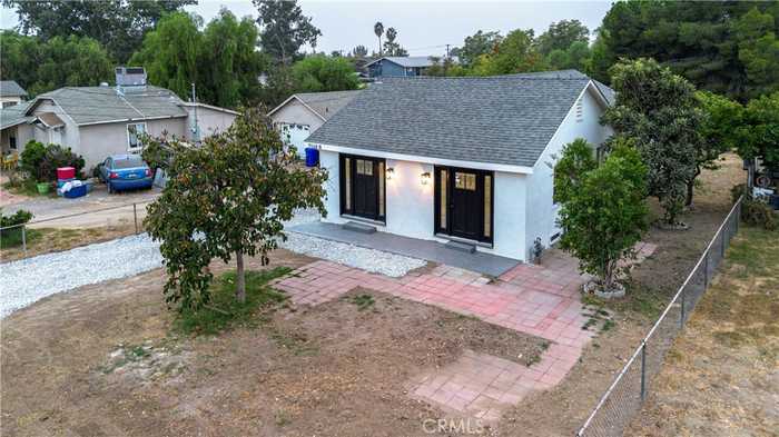 photo 2: 9168 Cypress Avenue, Fontana CA 92335