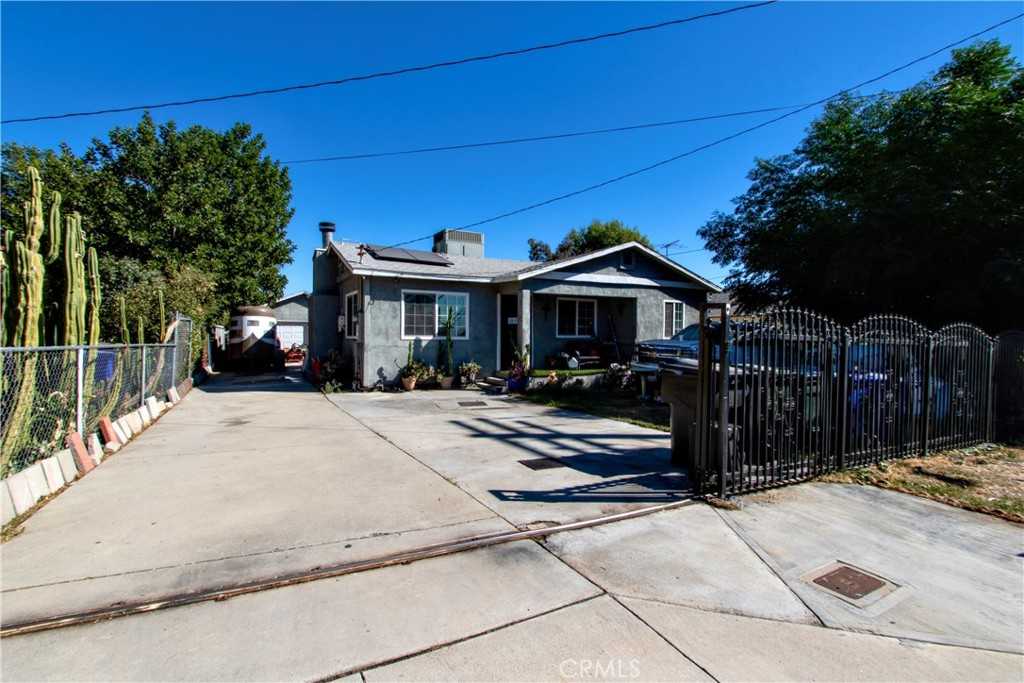 photo 3: 8015 Grace Avenue, Fontana CA 92336