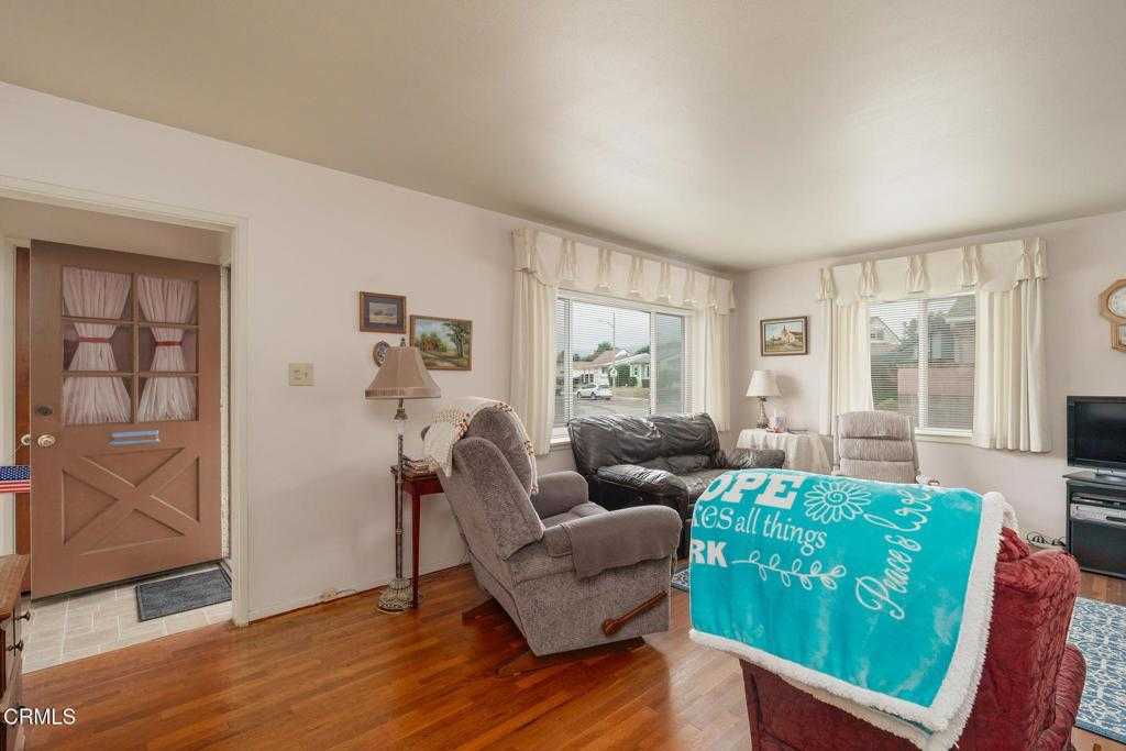 photo 2: 704 Arbor Avenue, Ventura CA 93003