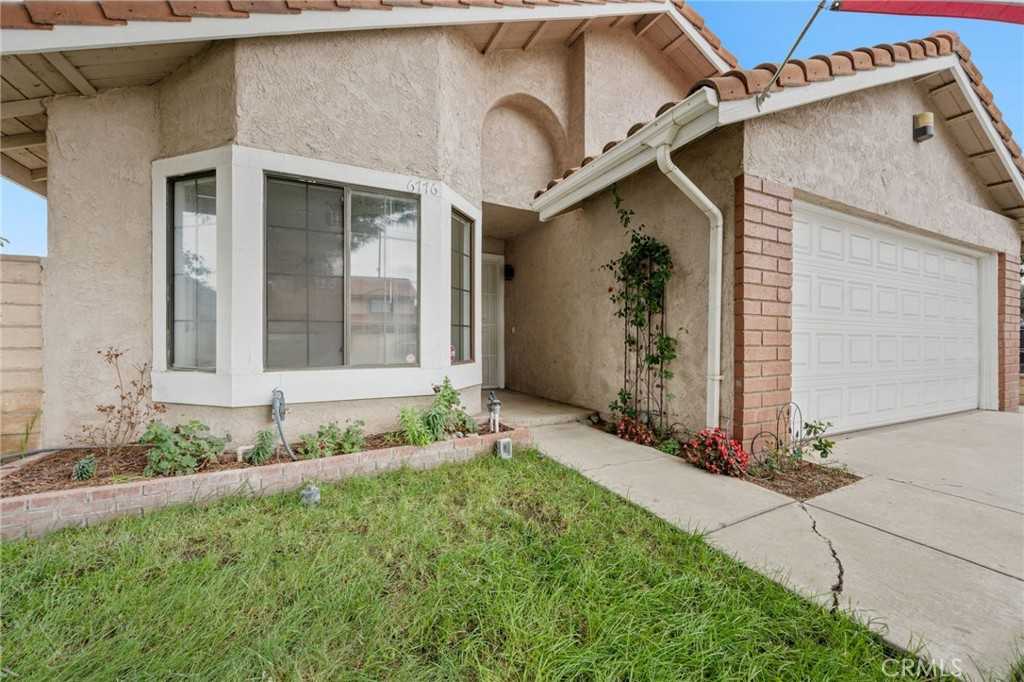 photo 3: 6776 Jade Ct, Fontana CA 92336