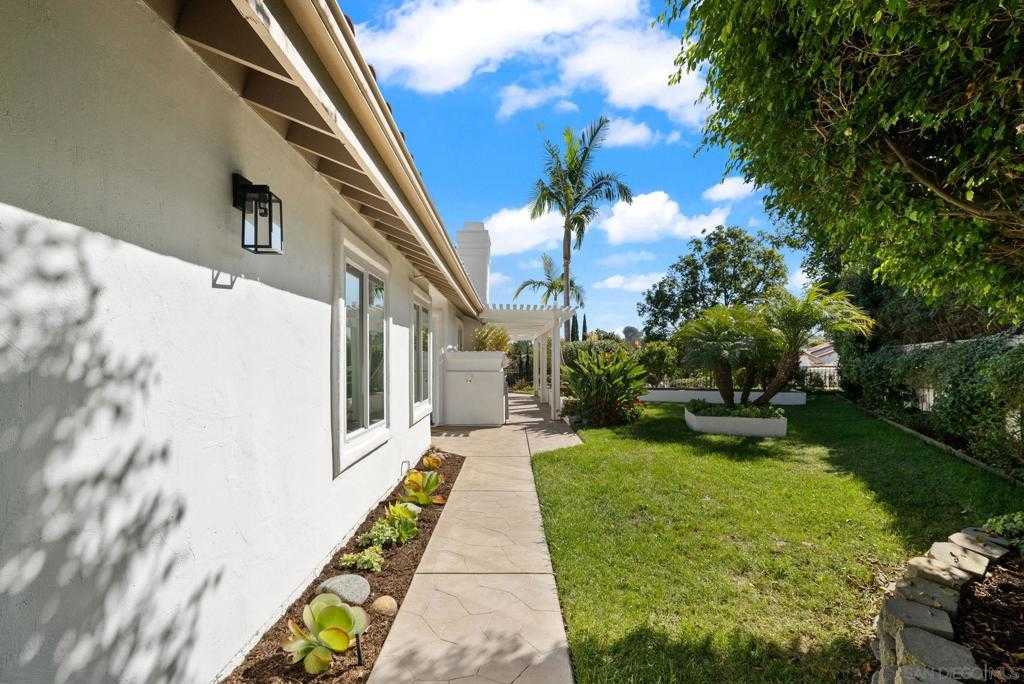 photo 2: 4708 Denia Way, Oceanside CA 92056