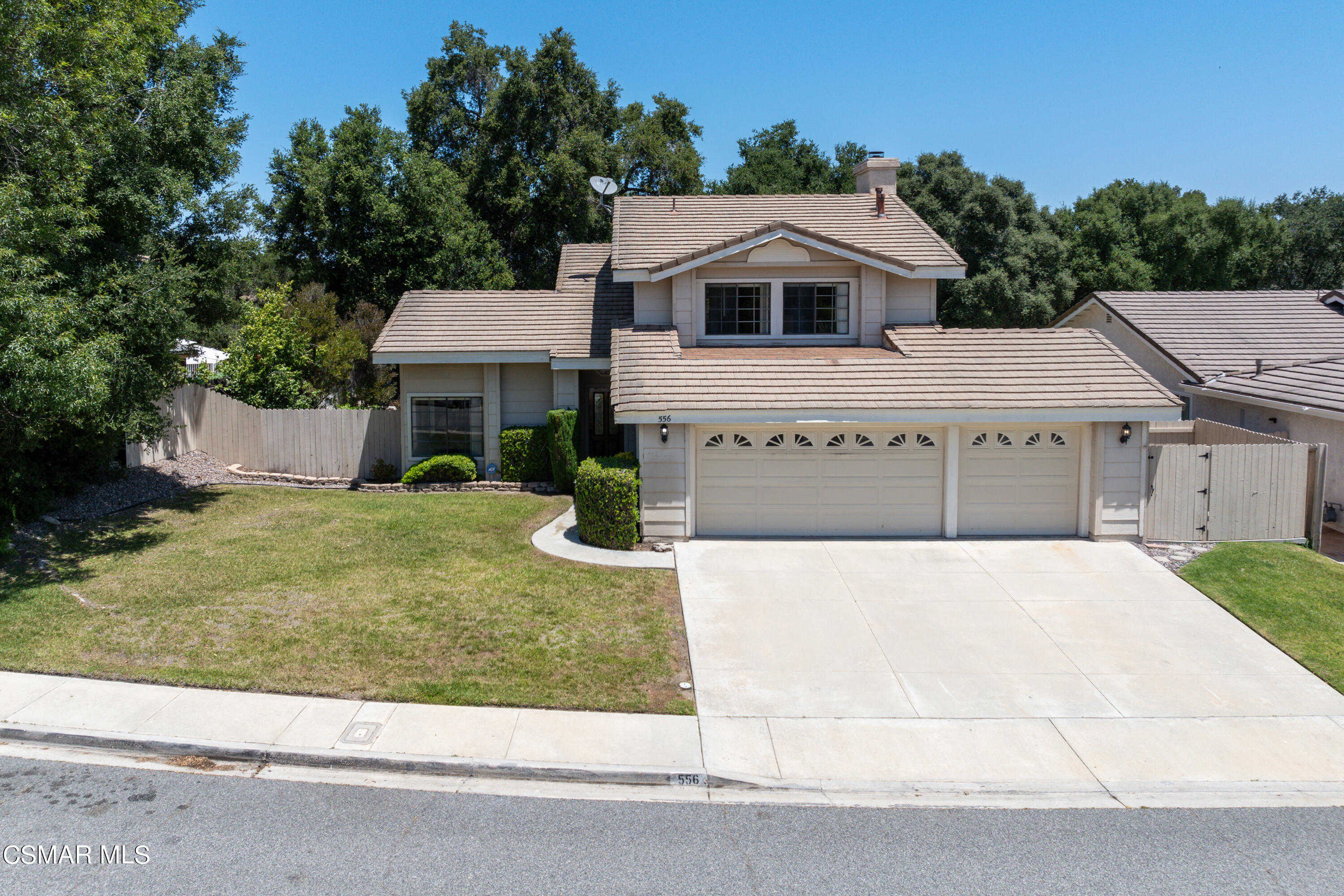 photo 1: 556 Canyon Vista Drive, Newbury Park CA 91320