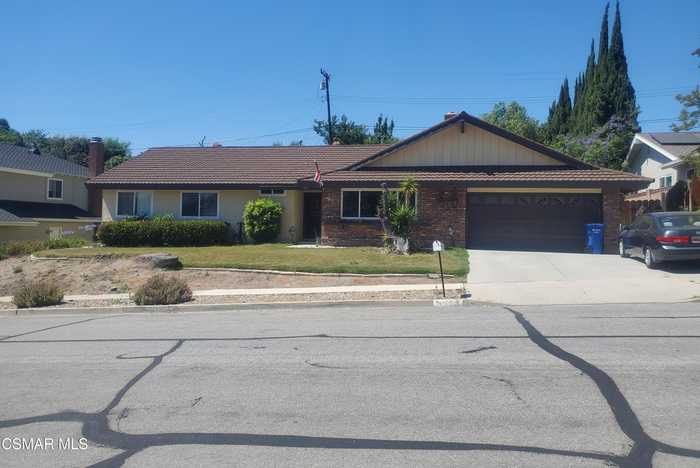 photo 2: 125 Erten Street, Thousand Oaks CA 91360