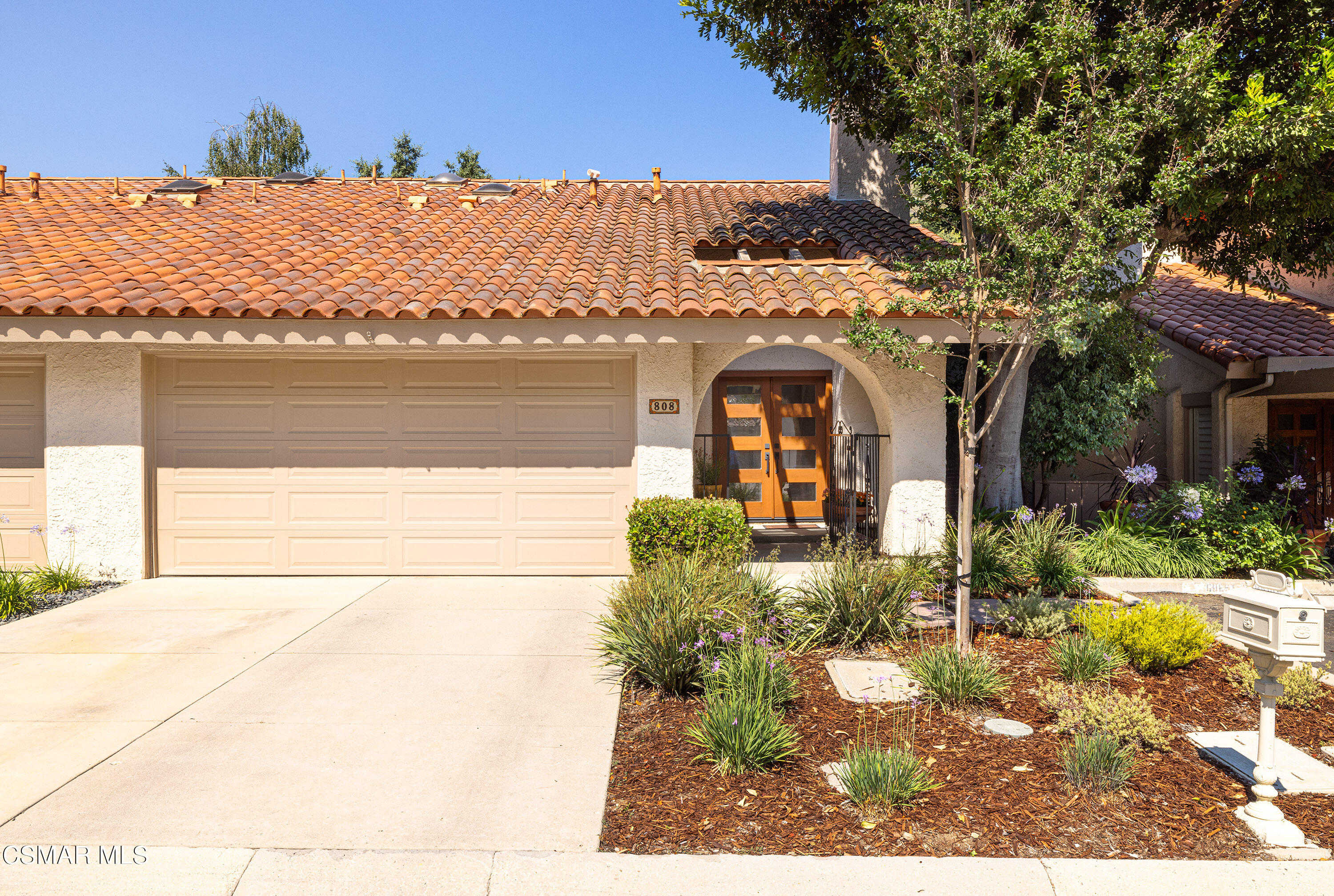 photo 1: 808 N Valley Drive, Westlake Village CA 91362