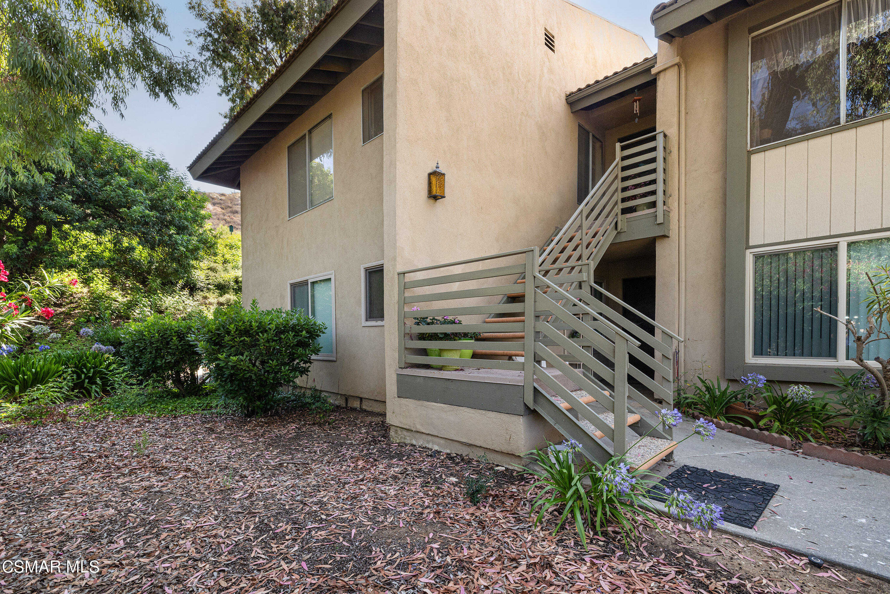 photo 2: 224 Oakleaf Drive Unit 205, Thousand Oaks CA 91360