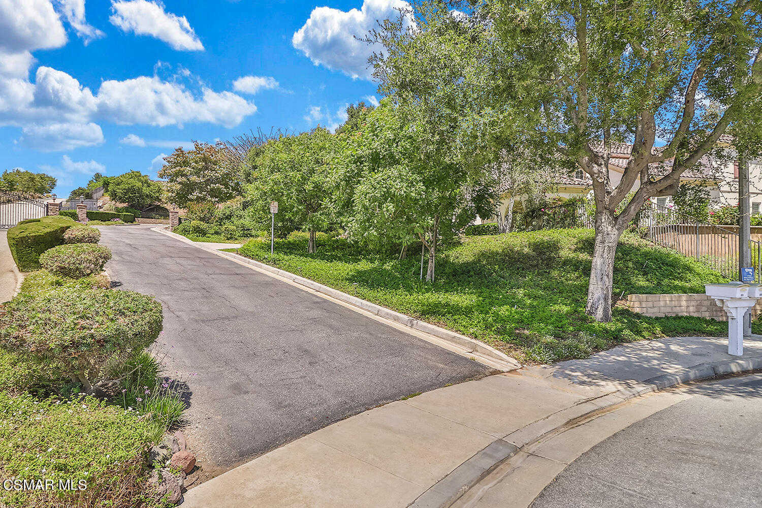 photo 1: 325 Briar Bluff Circle, Thousand Oaks CA 91360