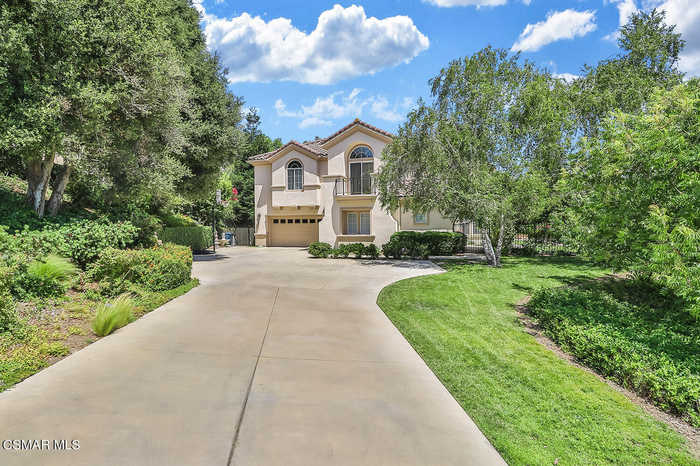 photo 2: 325 Briar Bluff Circle, Thousand Oaks CA 91360