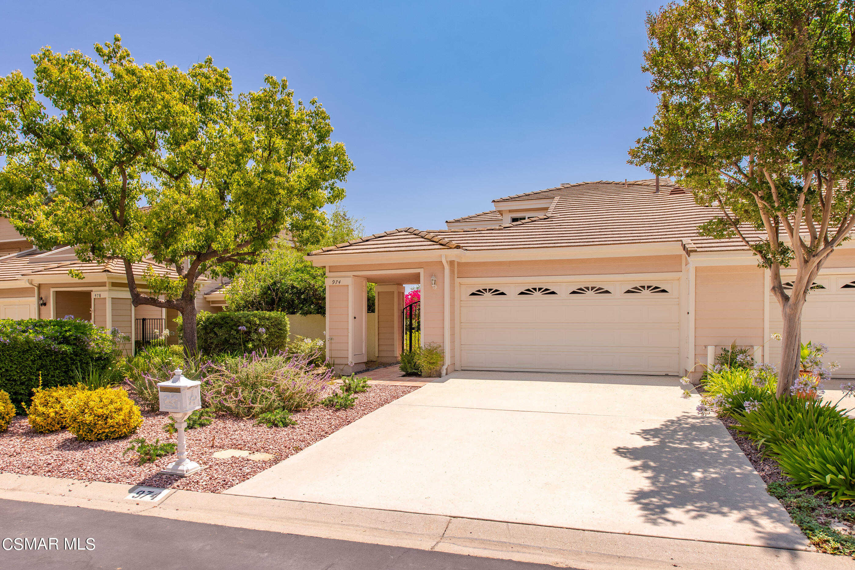 photo 1: 974 Blue Mountain Circle, Westlake Village CA 91362