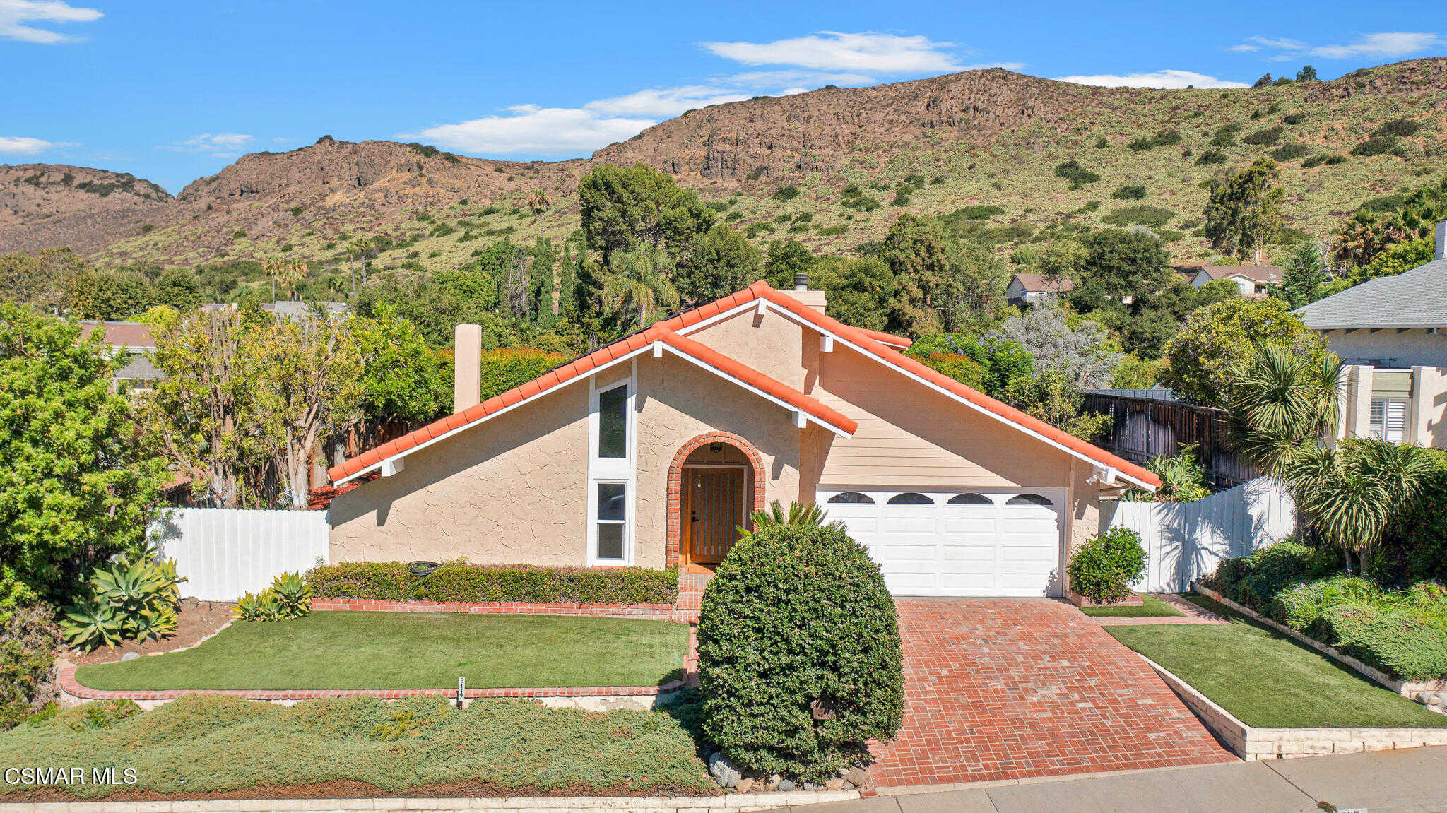 photo 1: 3117 Saddleback Court, Thousand Oaks CA 91360