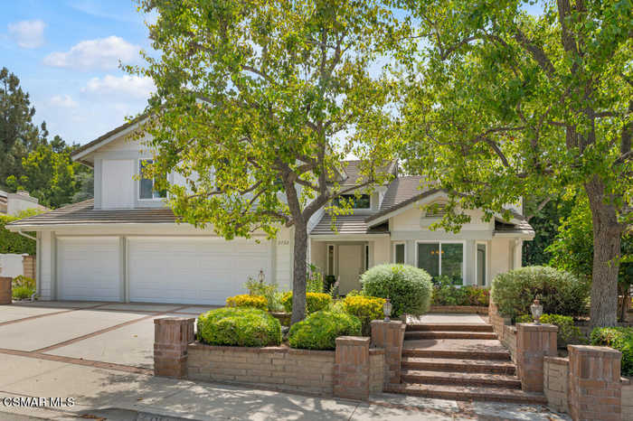 photo 2: 2702 Knightsbridge Avenue, Thousand Oaks CA 91362