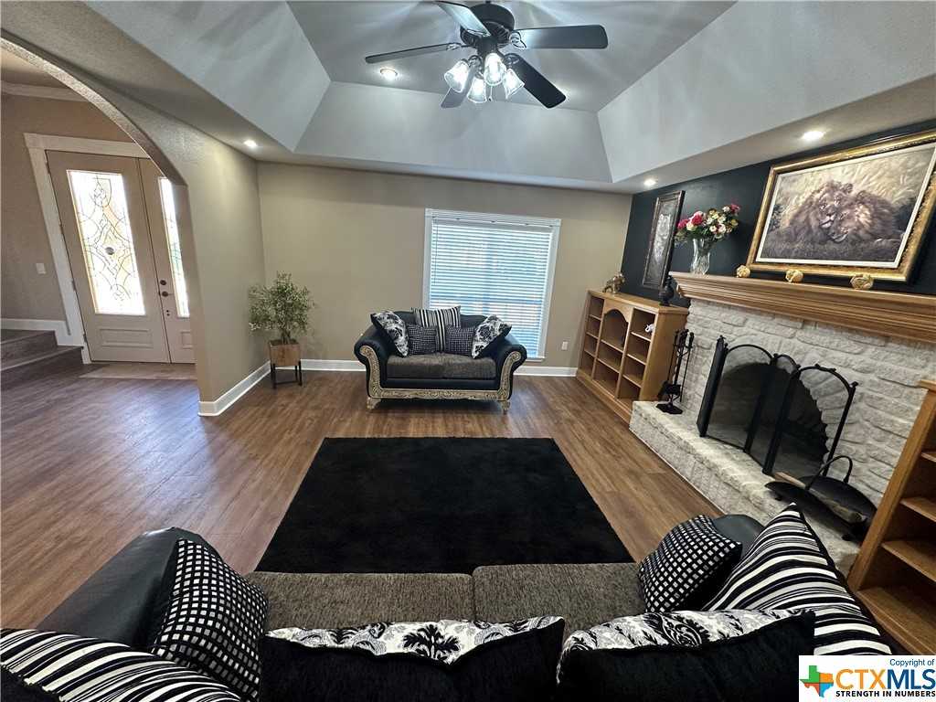 photo 3: 147 Huron Street, Victoria TX 77905