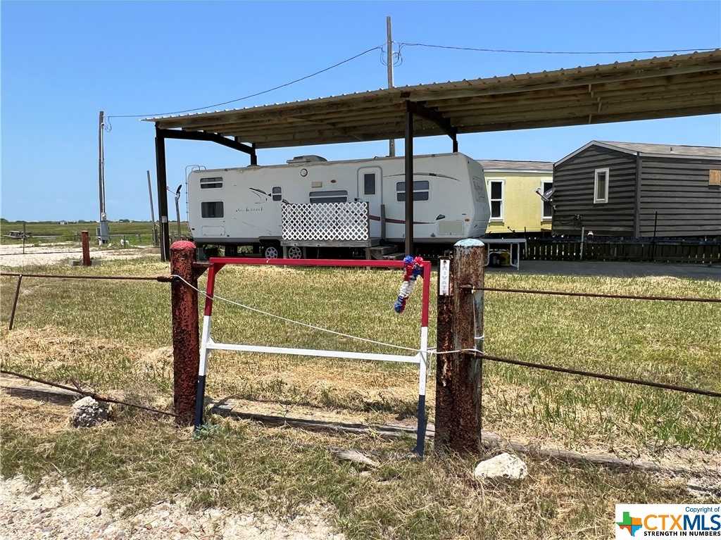 photo 3: 7 Bell Street, Port Lavaca TX 77979