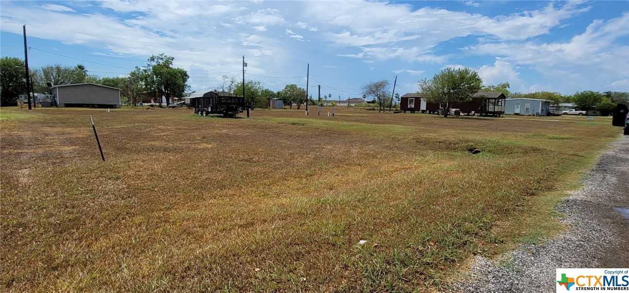 photo 1: 505-507 W Oakland Avenue, Seadrift TX 77983