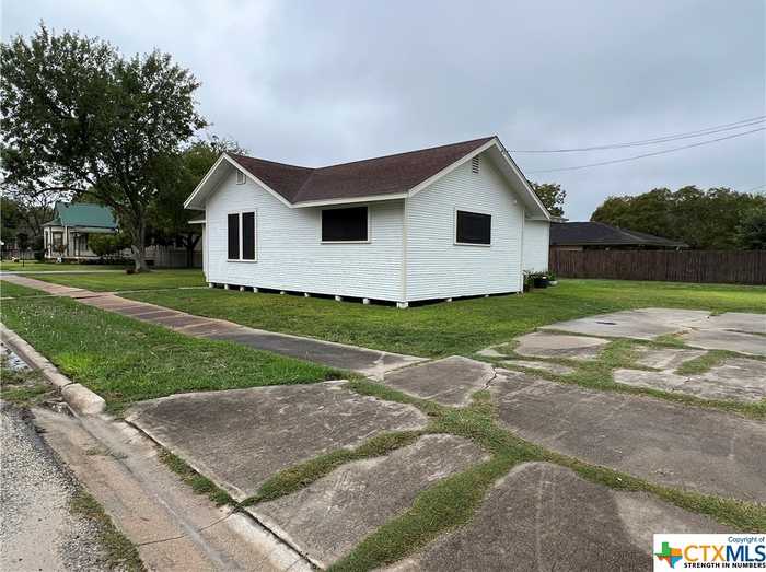 photo 2: 302 W French Street, Cuero TX 77954