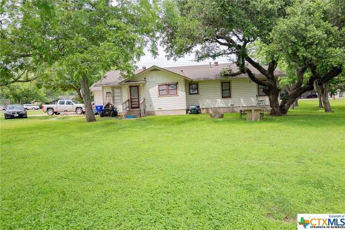 photo 2: 1010 E Gonzales Street, Yoakum TX 77995