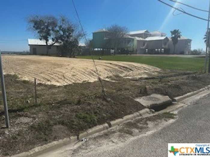 photo 2: 507 Fulton Street, Port Lavaca TX 77979