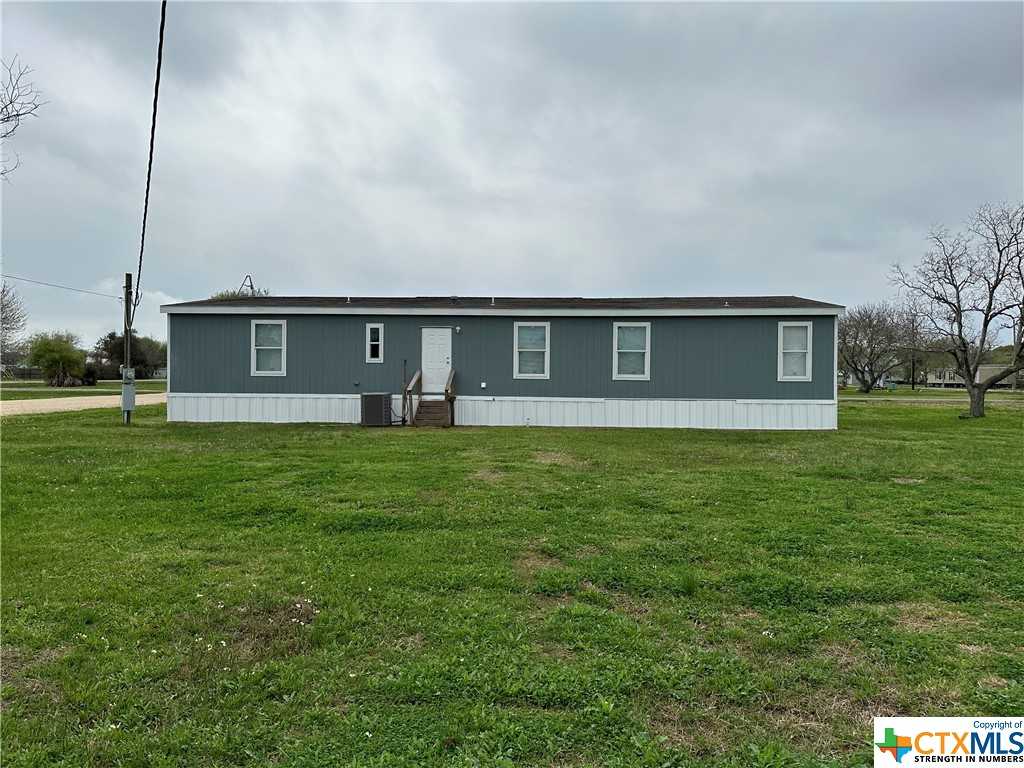 photo 2: 906 W Dallas Ave, Seadrift TX 77983