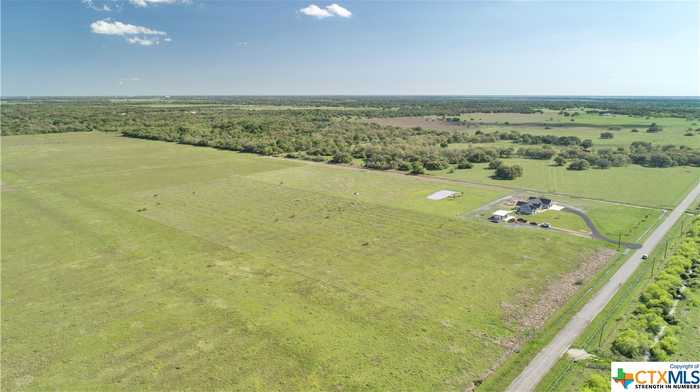 photo 2: 1127 County Road 124, Edna TX 77957