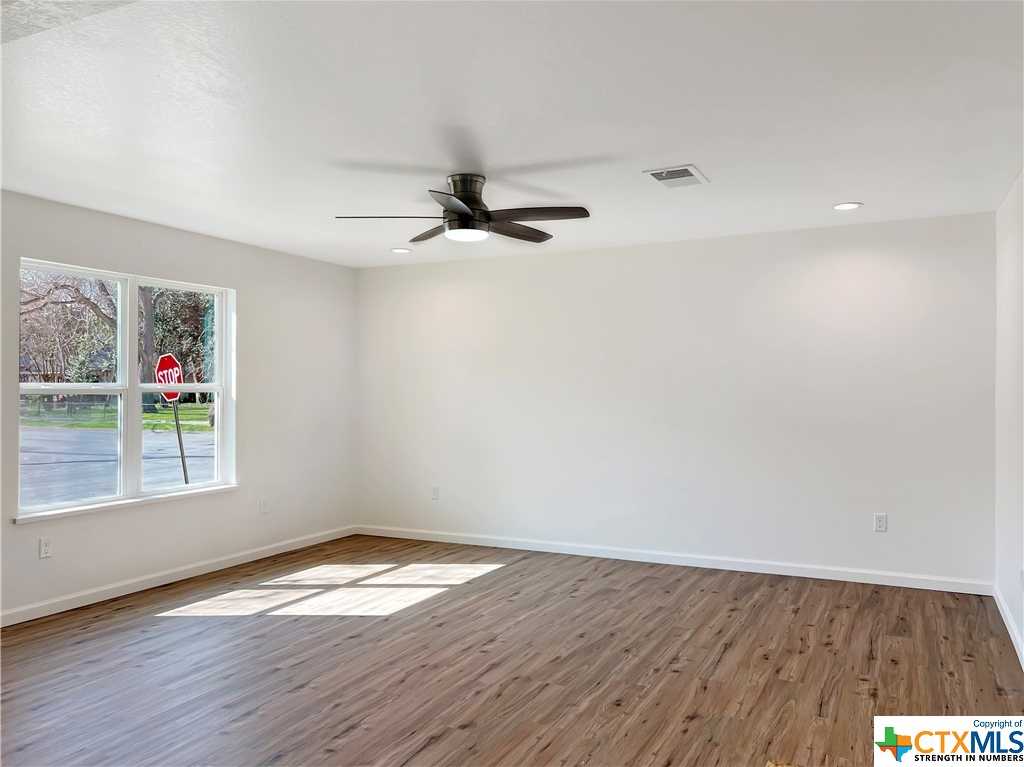 photo 3: 728 Saint James Street, Gonzales TX 78629