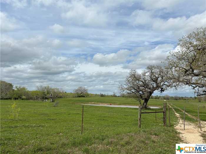 photo 2: 464 County Road 389, Gonzales TX 78629