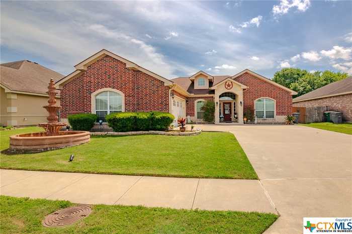 photo 1: 105 Lake Forest Drive, Victoria TX 77904