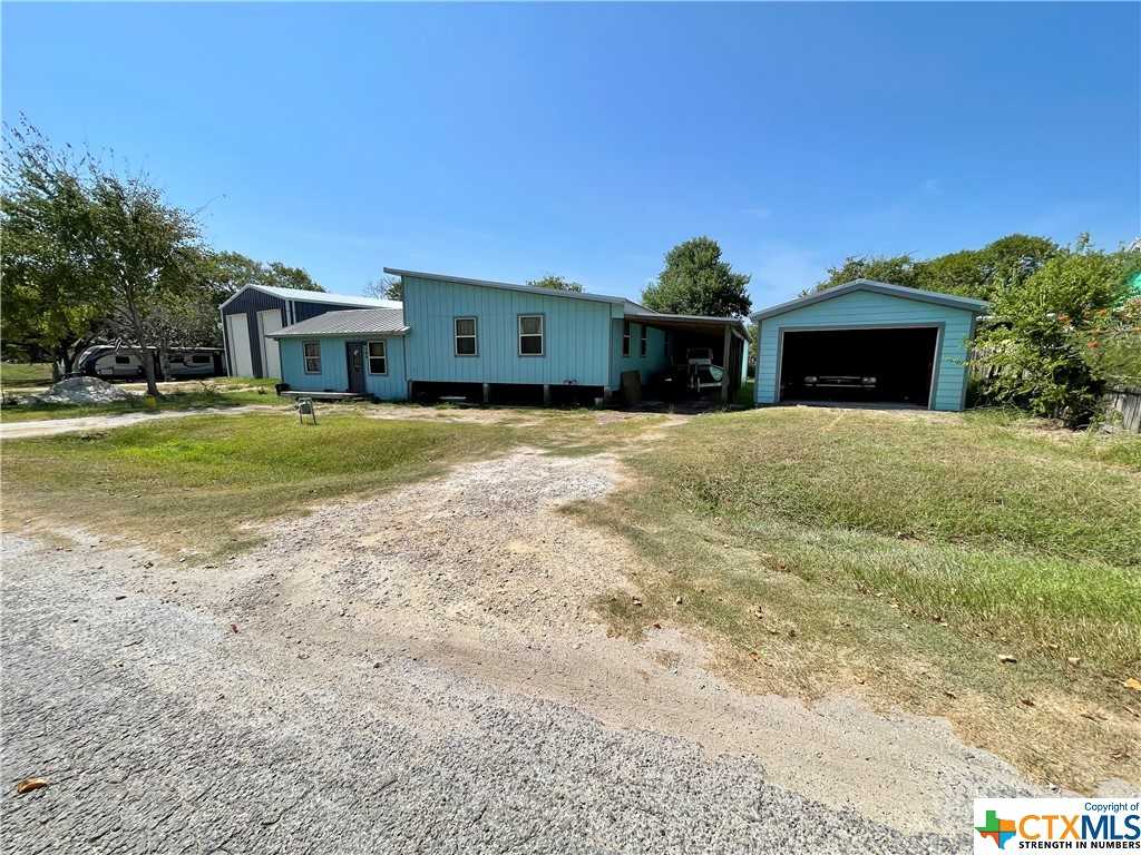 photo 2: 306 E Dallas Avenue, Seadrift TX 77983