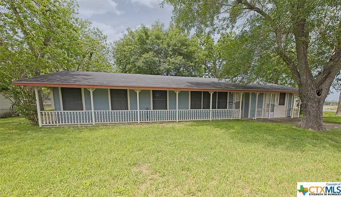 photo 1: 421 Thirteenth Street, Shiner TX 77984