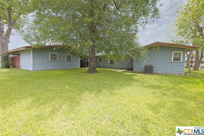 photo 21: 421 Thirteenth Street, Shiner TX 77984