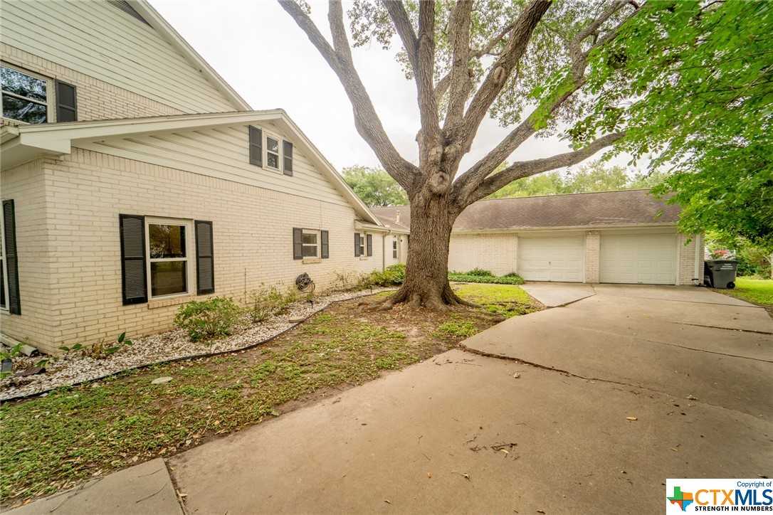 photo 3: 109 Pasadena Drive, Victoria TX 77904