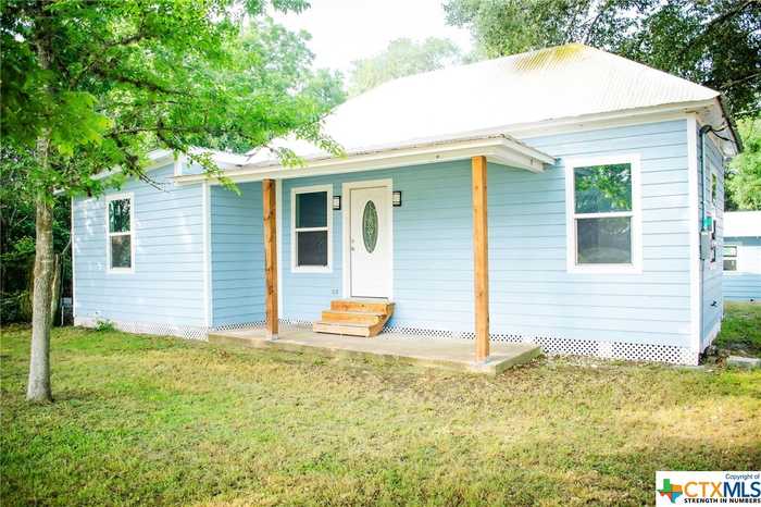 photo 1: 208 Culpepper Street, Yoakum TX 77995