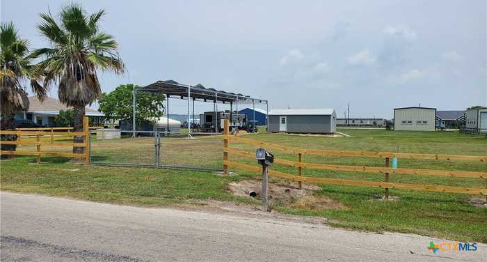 photo 2: 1012 W Broadway Avenue, Seadrift TX 77983