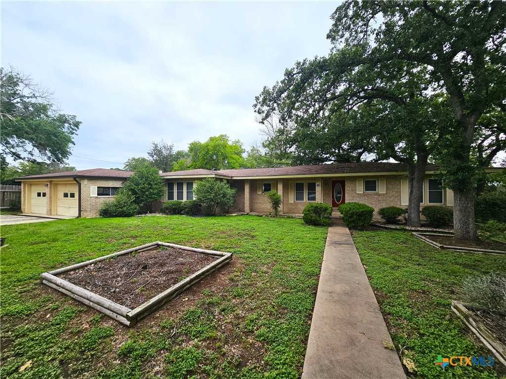 photo 1: 98 Shady Lane, Gonzales TX 78629