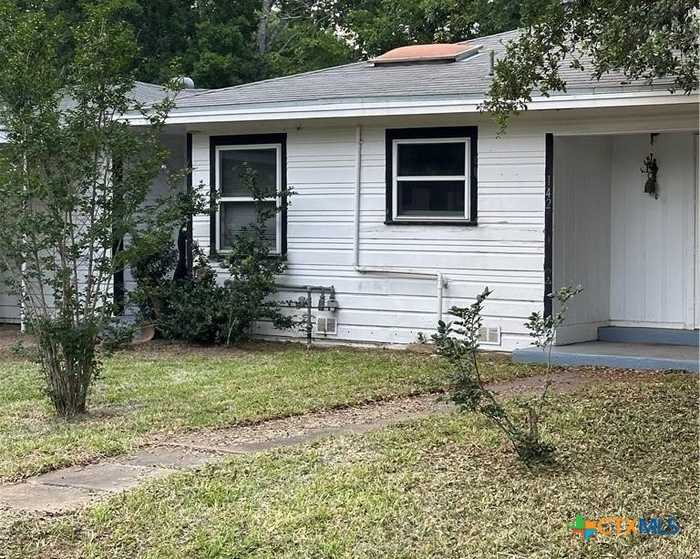 photo 2: 142 W 4th Street, Yorktown TX 78164