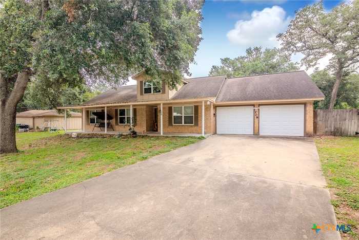 photo 2: 108 W Acorn Drive, Victoria TX 77905