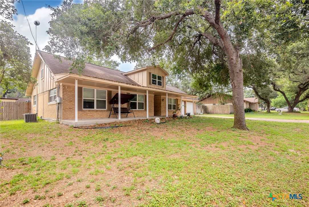 photo 3: 108 W Acorn Drive, Victoria TX 77905