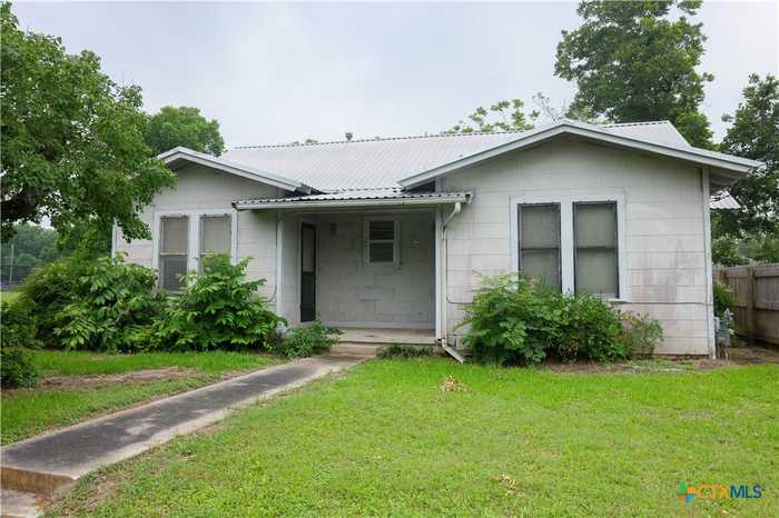 photo 2: 204 Orth Street, Yoakum TX 77995