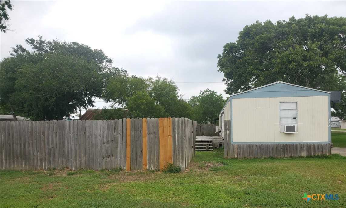 photo 3: 402 W Houston Avenue, Seadrift TX 77983