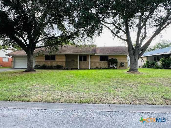 photo 1: 522 Travis Street, Port Lavaca TX 77979