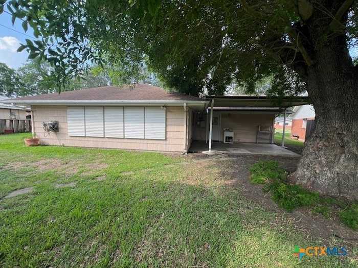 photo 2: 522 Travis Street, Port Lavaca TX 77979